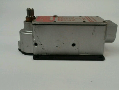 NAMCO LIMIT SWITCH EA 70050100 600VAC/250VDC 20AMP MISSING SCREWS