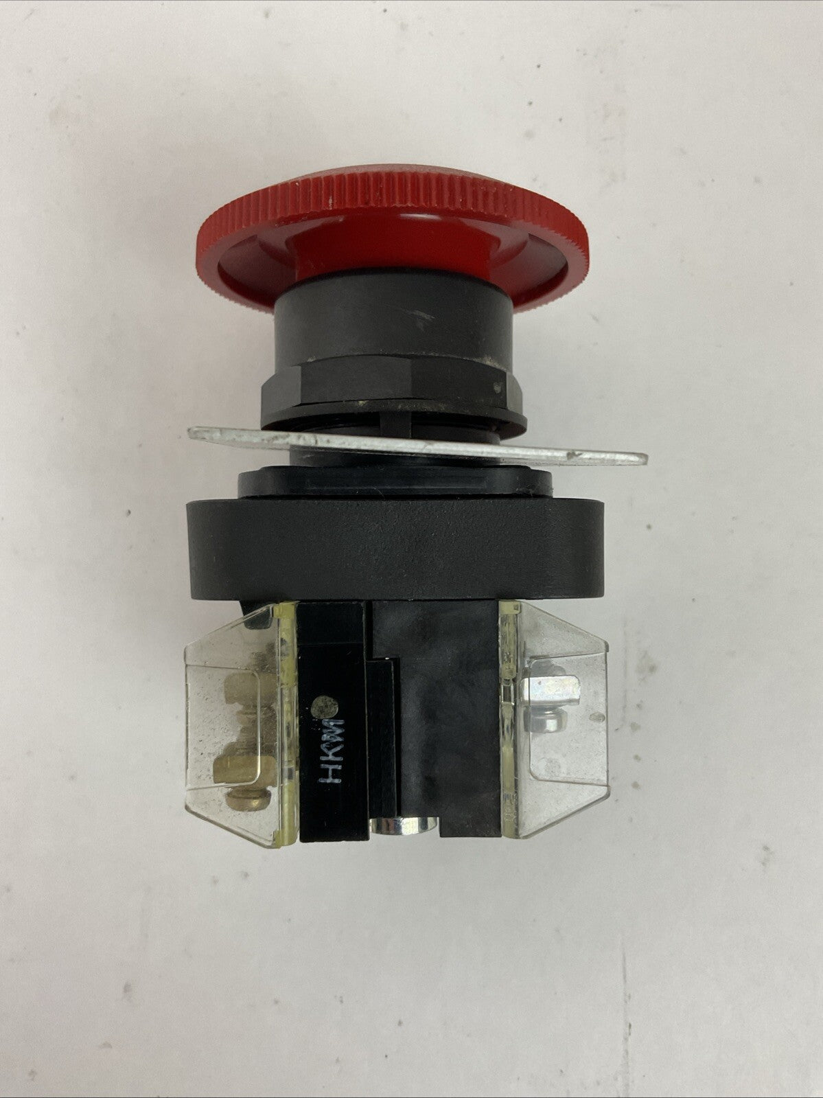 ALLEN BRADLEY 800H-FRXJT6A1 RED EMERGENCY PUSH BUTTON TWIST TO RELEASE SER F