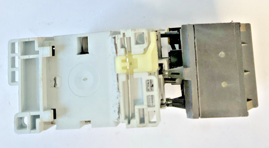 ALLEN BRADLEY 100-C09*10 CONTACTOR SER A 600VAC 9A W/ 193-BSB 22 RELAY 15-23A