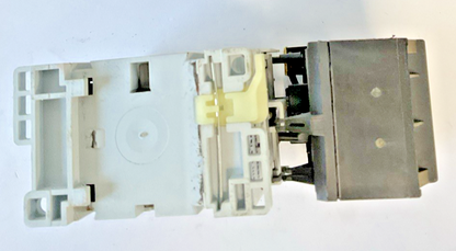 ALLEN BRADLEY 100-C09*10 CONTACTOR SER A 600VAC 9A W/ 193-BSB 22 RELAY 15-23A