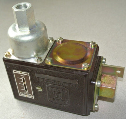 SQUARE D 9016 BSG-1 VACUUM SWITCH - OPEN - 20", CLOSE 14" - NEW SURPLUS
