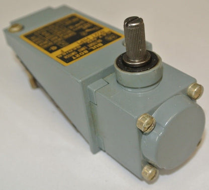 ALLEN-BRADLEY 802T-H1P1 PLUG-IN OILTIGHT LIMIT SWITCH / LEVER TYPE / NEW SURPLUS