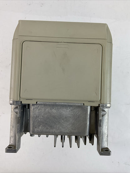 YASKAWA CIMR-E7U42P2 AC VARISPEED E7 DRIVE OUTPUT 3PH 0-480VAC 5.3A 4.0kVA INPUT
