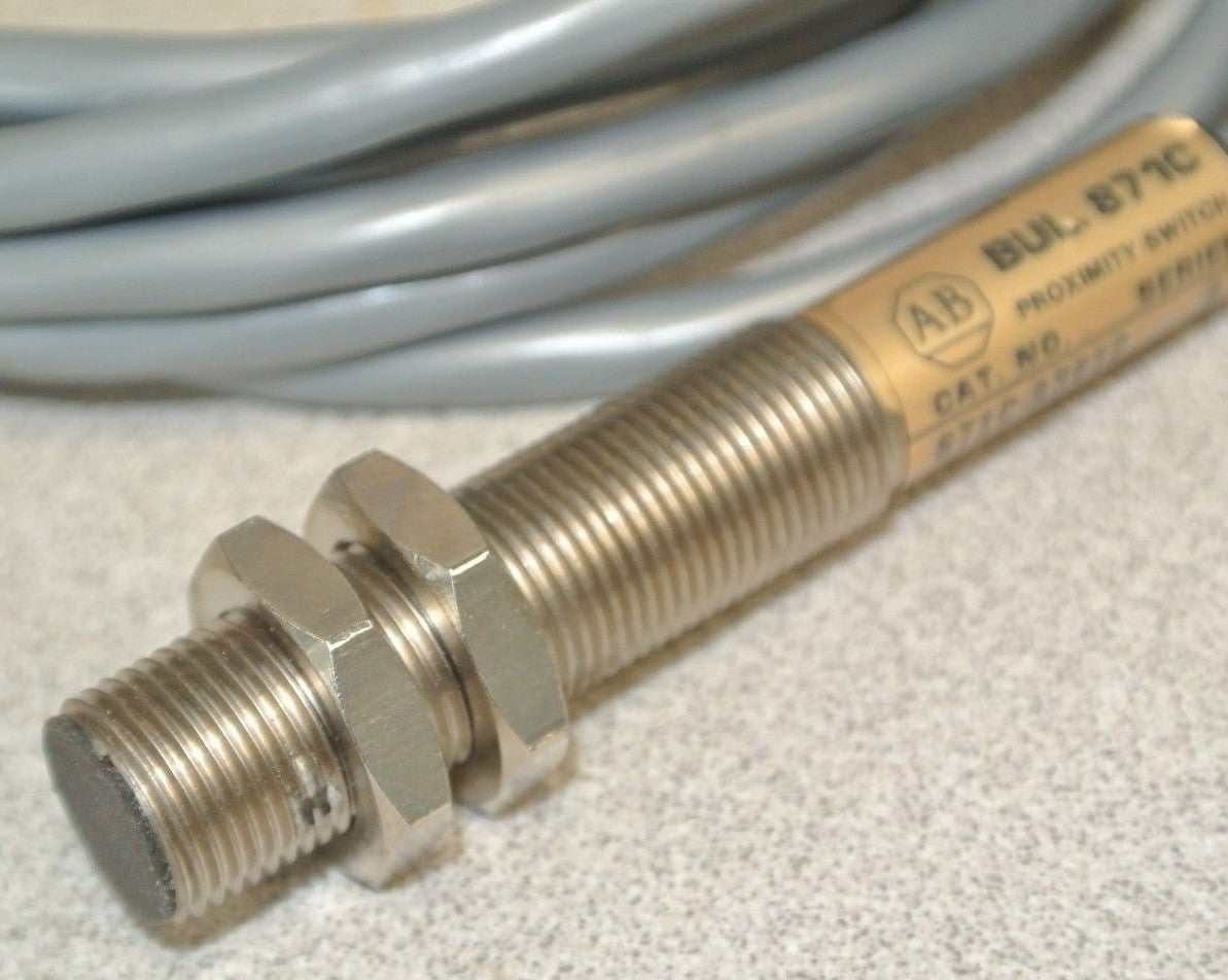 ALLEN-BRADLEY 871C-A3A12 CYLINDRICAL INDUCTIVE PROXIMITY SWITCH / 10-30VDC 3mm