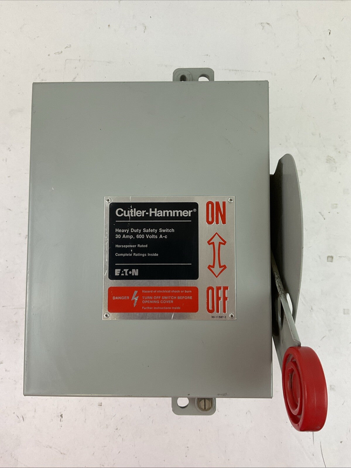 CUTLER HAMMER DH361UDK SAFETY SWITCH 600VAC 30HP 250VDC 5HP 30A 3P TYPE 12(3R)