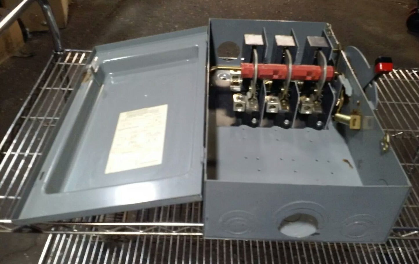 SQ. D HU364, SER. D2, SAFETY SWITCH, 200A, 600VAC/250DC, 3PH, MAX H.P. 150  USED