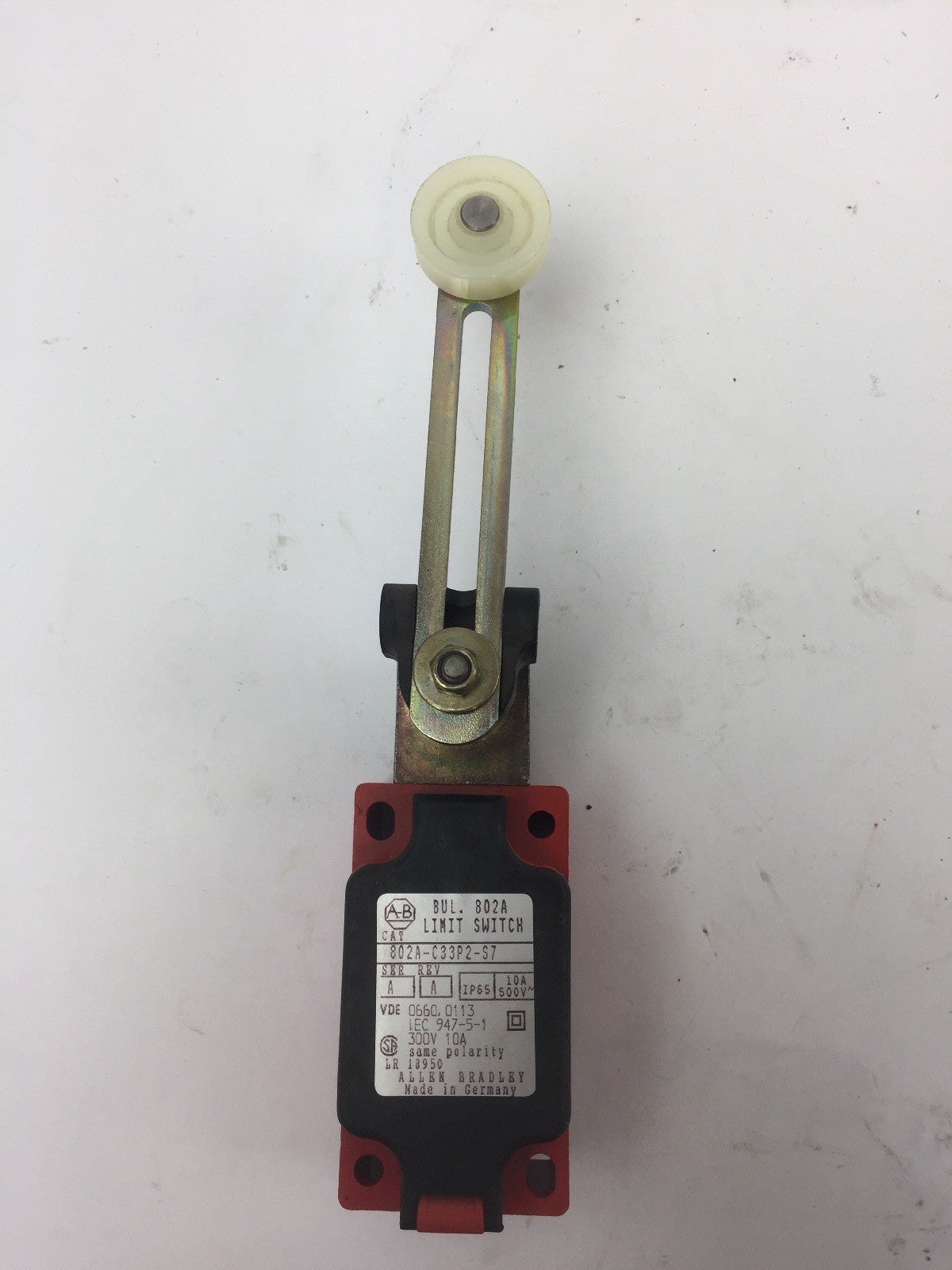 ALLEN BRADLEY 802S-C33P2-S7 LIMIT SWITCH 300V 10A SERIES A