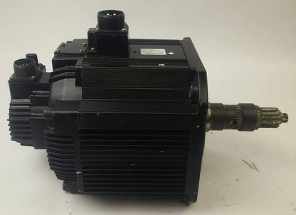 YASKAWA SGMDH-45A2B-YR15 AC SERVO MOTOR, 4500W, 200V, 32.4A, 28.4Nm,UTSAE-B17BBF