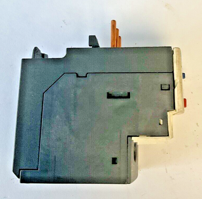 TELEMECANIQUE LRD 08 CONTACTOR 2.5-4A 690V 50/60HZ ***LOTOF3***