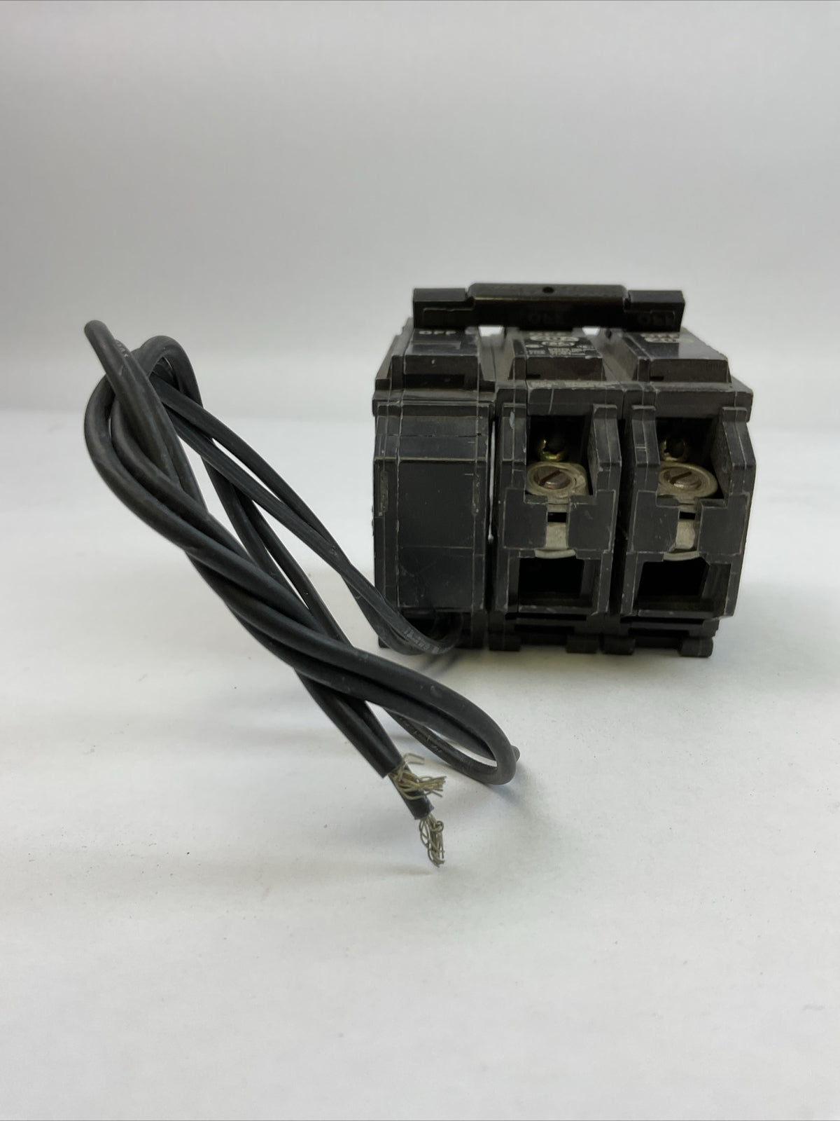 GE THQB220 CIRCUIT BREAKER 2POLE 20AMP 120/240VAC TQSTA1 SHUNT TRIP DEVICE