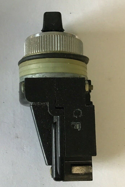 GENERAL ELECTRIC CR104B8211 SELECTOR SWITCH