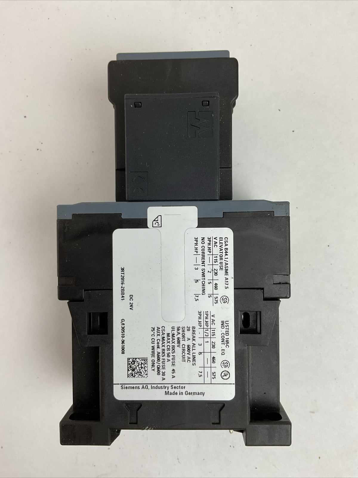 SIEMENS 3RT2016-2BB41 600VAC 20A 3PH 7.5HP COIL 24VDC 3RH2911-2XA22-0MA0