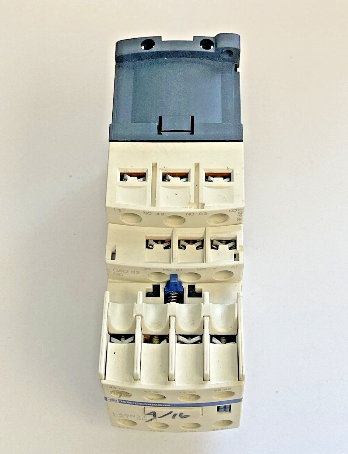 SCHNEIDER ELECTRIC - CAD32BD -24VDC CONTACTOR & LADN31LA1DN31 - CONTACT BLOCK