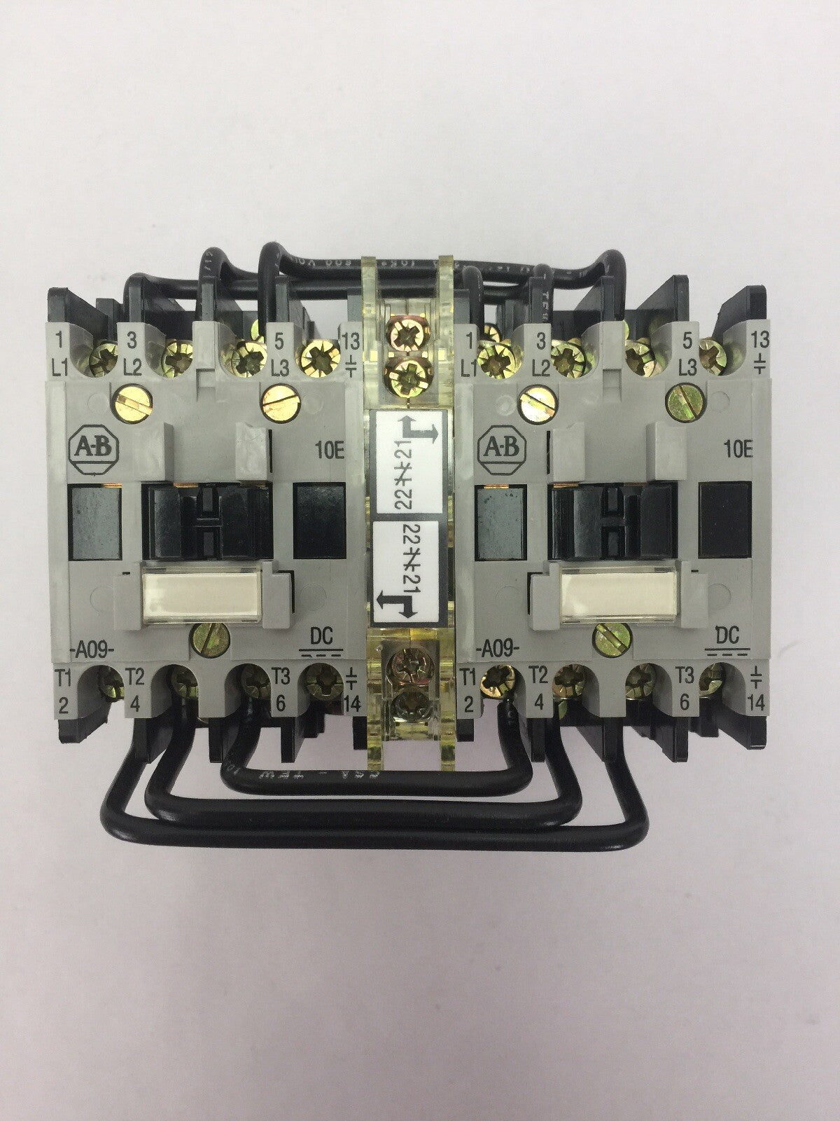ALLEN BRADLEY 104-A09NZ243 REVERSING CONTACTOR SER A 600VAC 9A 5HP COIL 24VDC