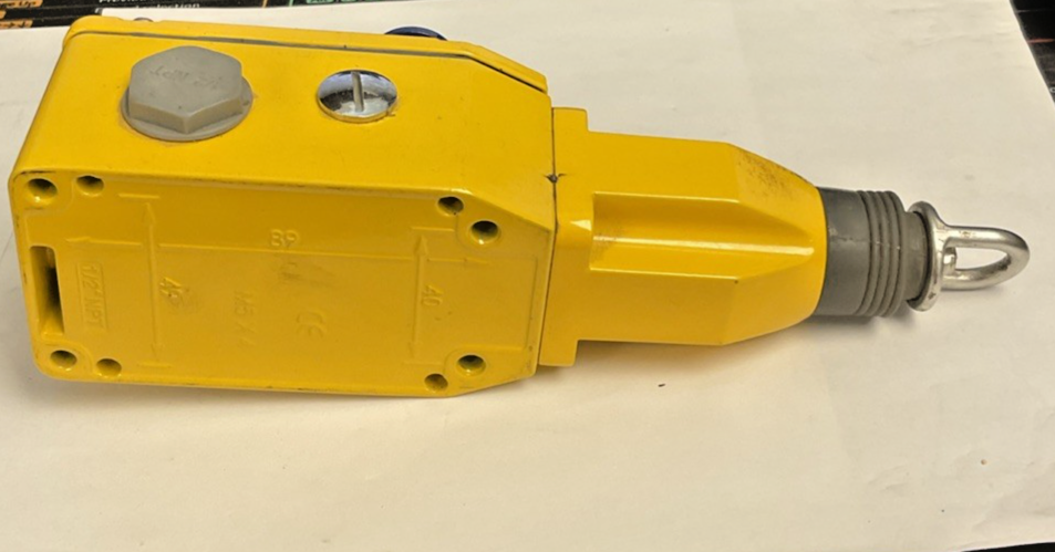 IDEM 142057B FO2207 SAFETY ROPE SWITCH 240V 3A