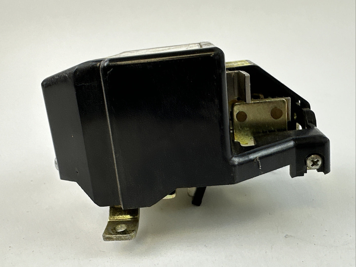 GE TVST12R SHUNT TRIP 120-240VAC 50/60HZ 125VDC CIRCUIT BREAKER ACCESSORY