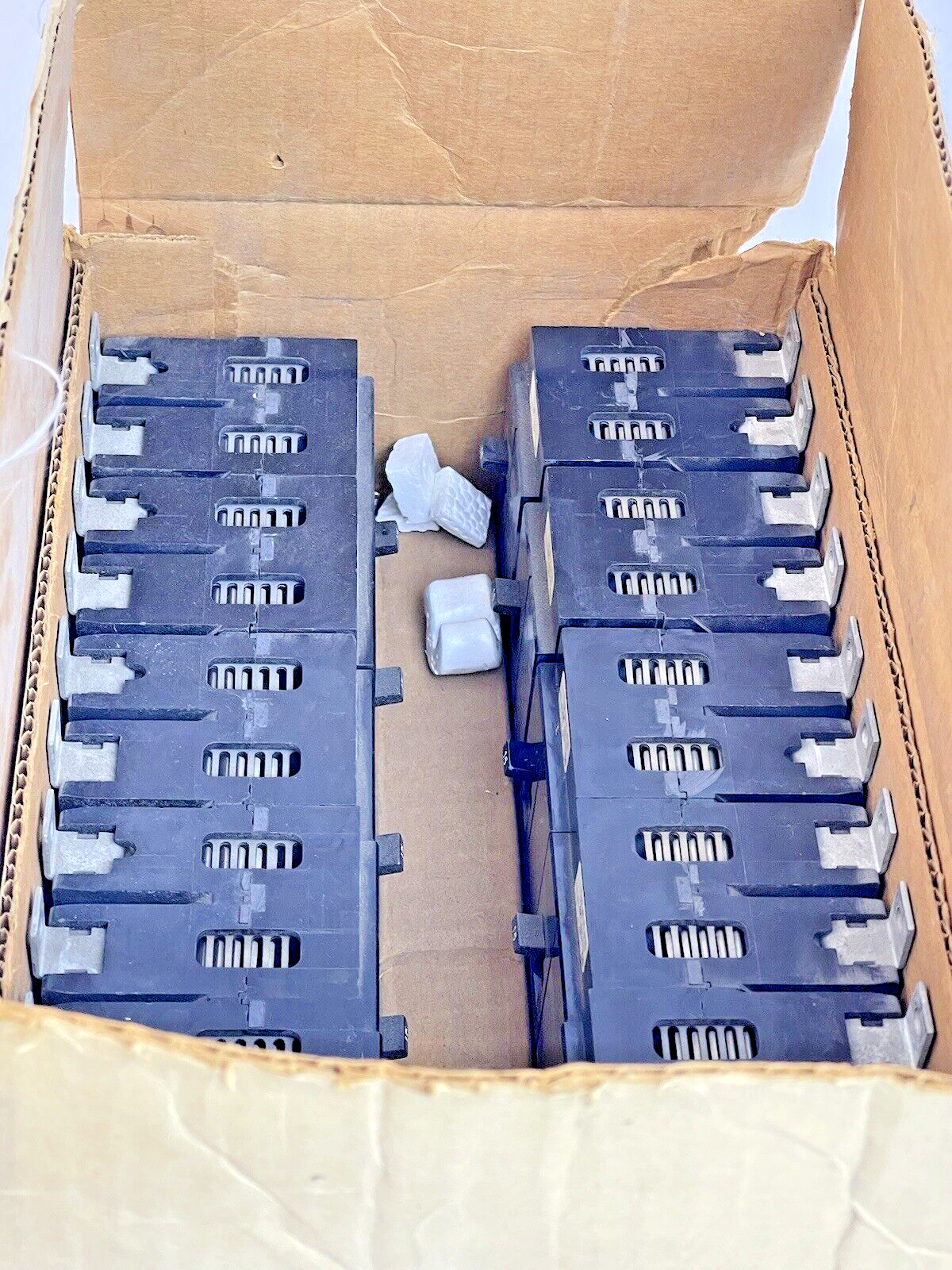 WESTINGHOUSE **BOX OF 12** - GB2015 - 15A/2 POLE/240 VAC/AB DE-ION/TYPE GB - NEW