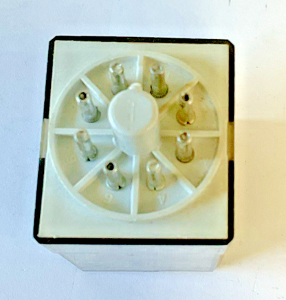 ALLEN BRADLEY 700-HA32Z24 SER D  RELAY  250VAC 10A 30VDC****LOTOF2****