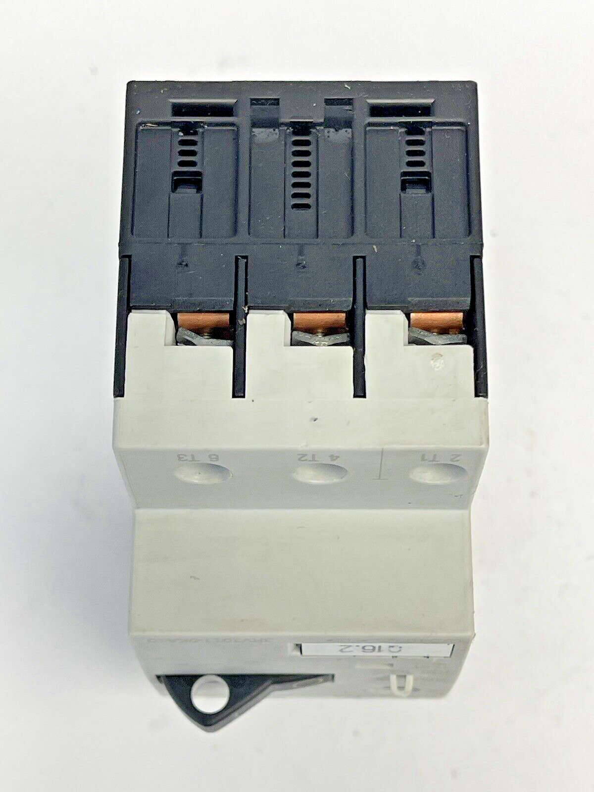 SIEMENS - 3RV1011-0KA10 & 3RV1901-1E-CIRCUIT BREAKER W/ SWITCH TRANSVERSE