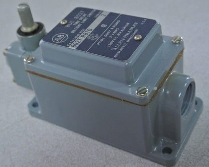 ALLEN-BRADLEY 802T-R8TD, Ser. 2 - TIME DELAY LIMIT SWITCH  NEW SURPLUS