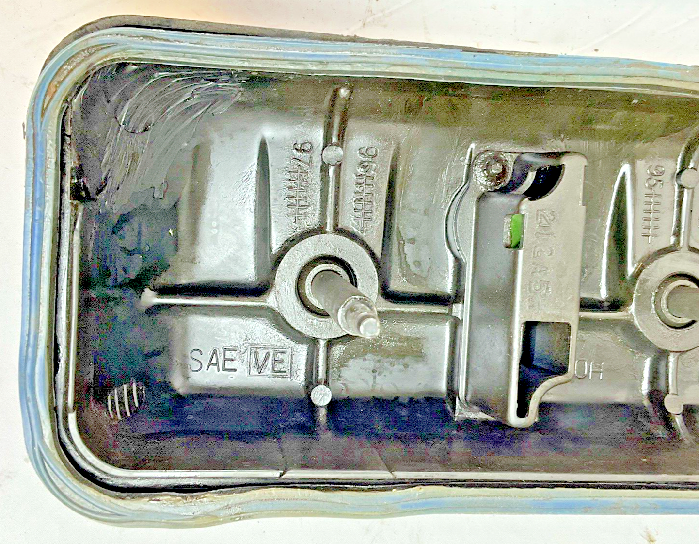 GM 12554256/12554257 VORTEC V6 VALVE COVER