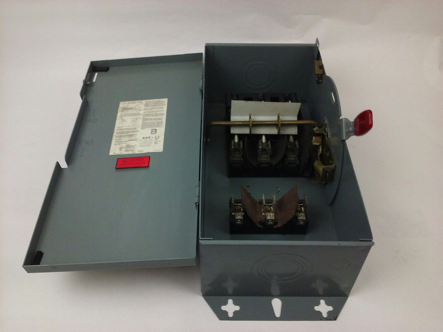 CHALLENGER HD361SNC, SAFETY SWITCH, TYPE 1 INDOOR, 30A, 600V, 3P, FUSIBLE, NEW