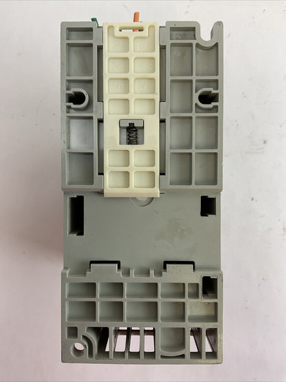 ALLEN BRADLEY 25B-D2P3N104 AC DRIVE FRN 5.001 OUTPUT 0-460VAC SER A POWERFLEX
