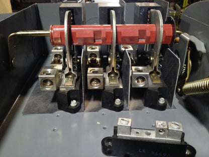 SQ. D HU364, SER. D2, SAFETY SWITCH, 200A, 600VAC/250DC, 3PH, MAX H.P. 150, USED