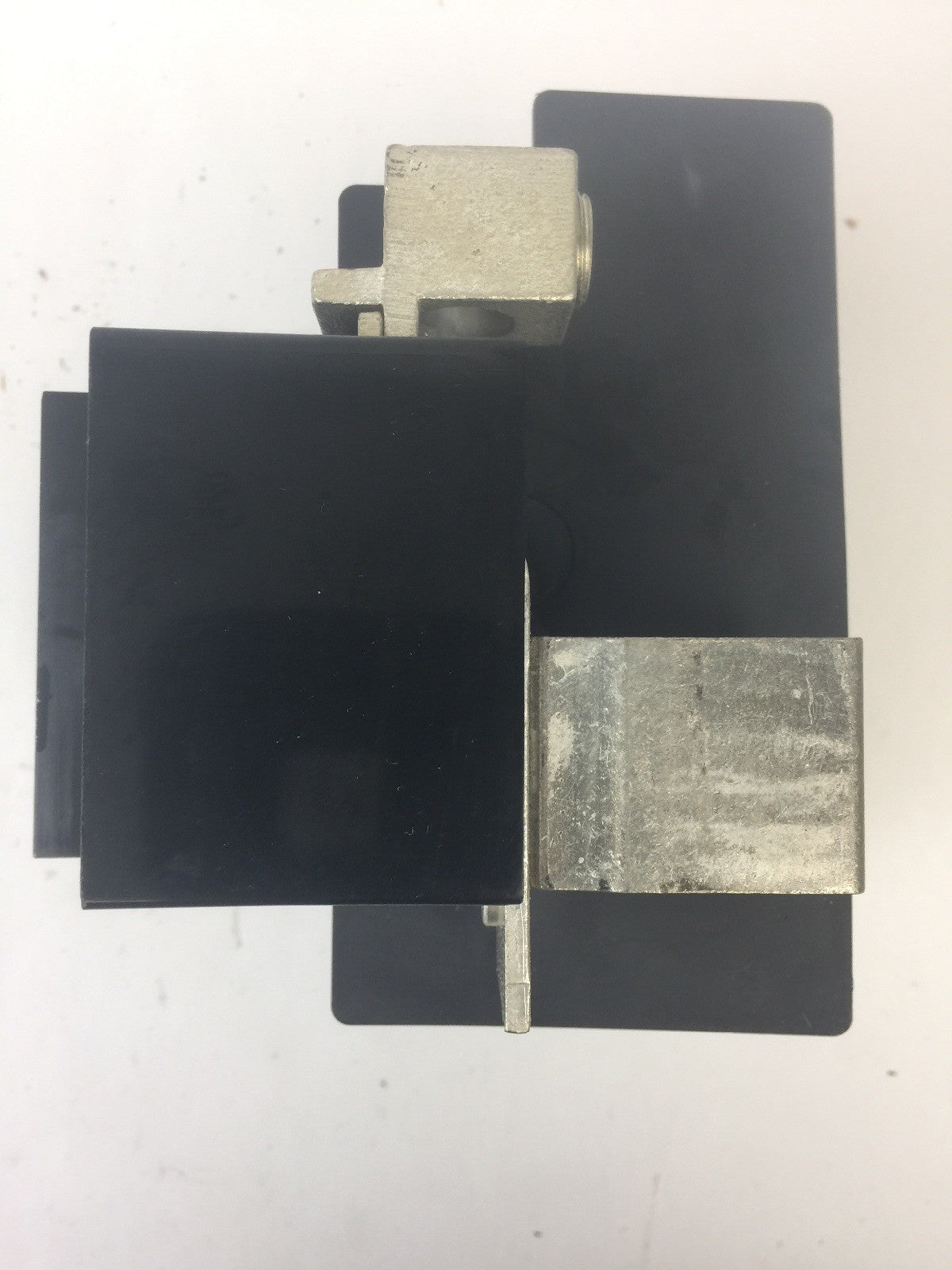 ALLEN BRADLEY 1495V-FS200 FUSE BLOCK HOLDER 600V 200A SER B