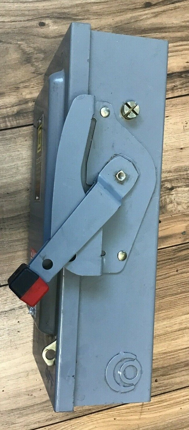 SQUARE D H221N 30A SAFETY SWITCH SER.E2 240VAC/250VDC TYPE 1 FUSIBLE