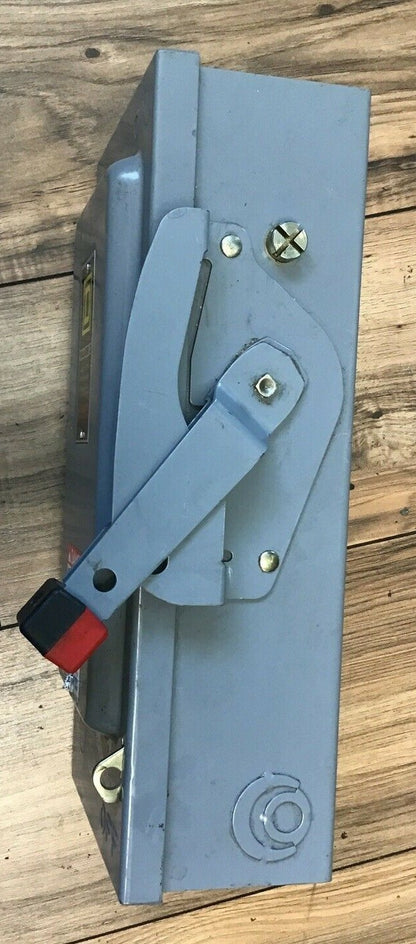 SQUARE D H221N 30A SAFETY SWITCH SER.E2 240VAC/250VDC TYPE 1 FUSIBLE