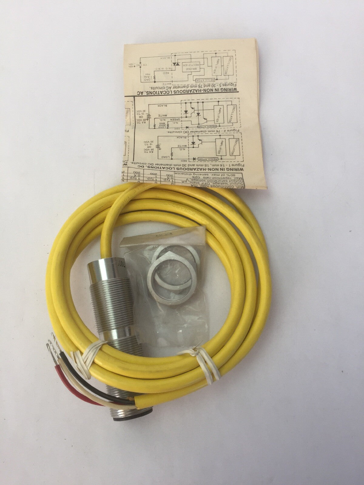 MICRO SWITCH A HONEYWELL DIVISION FYCC8C3-2 PROXIMITY SWITCH 120VAC