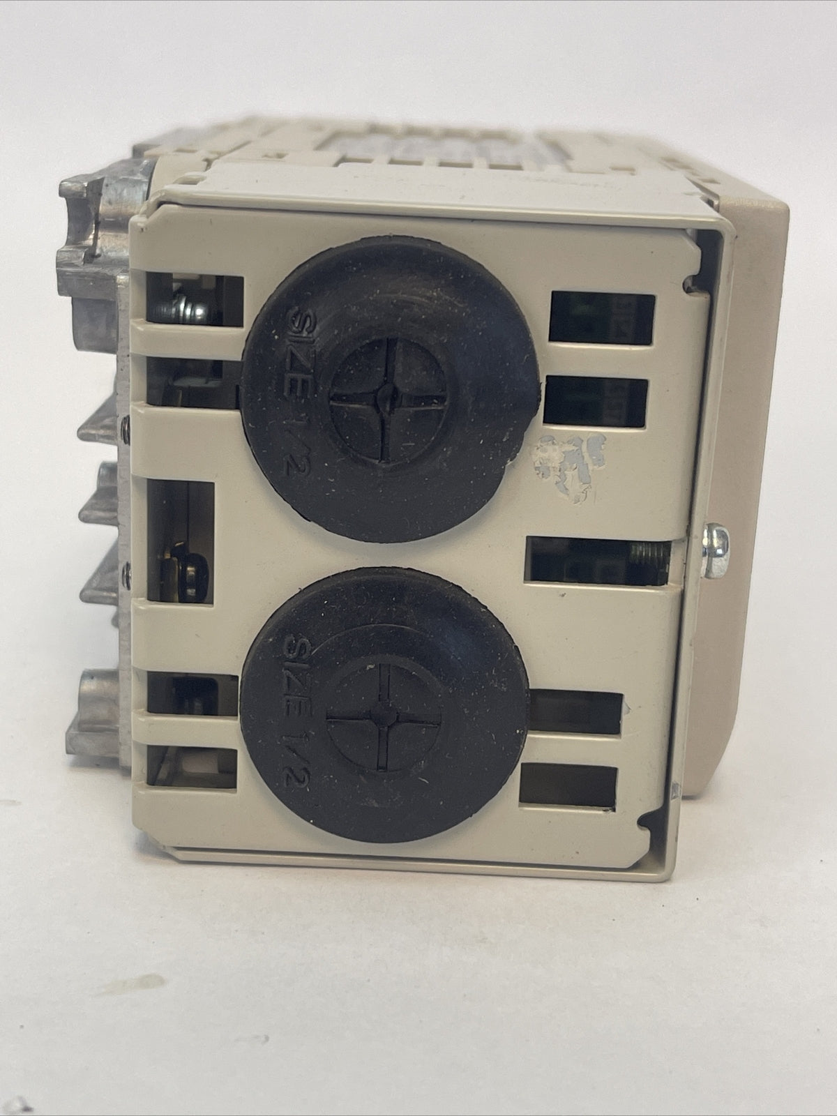 YASKAWA CIMR-VUBA0002FAA AC DRIVE REV C OUTPUT 0-240VAC 1.9/1.6A 0-400HZ INPUT