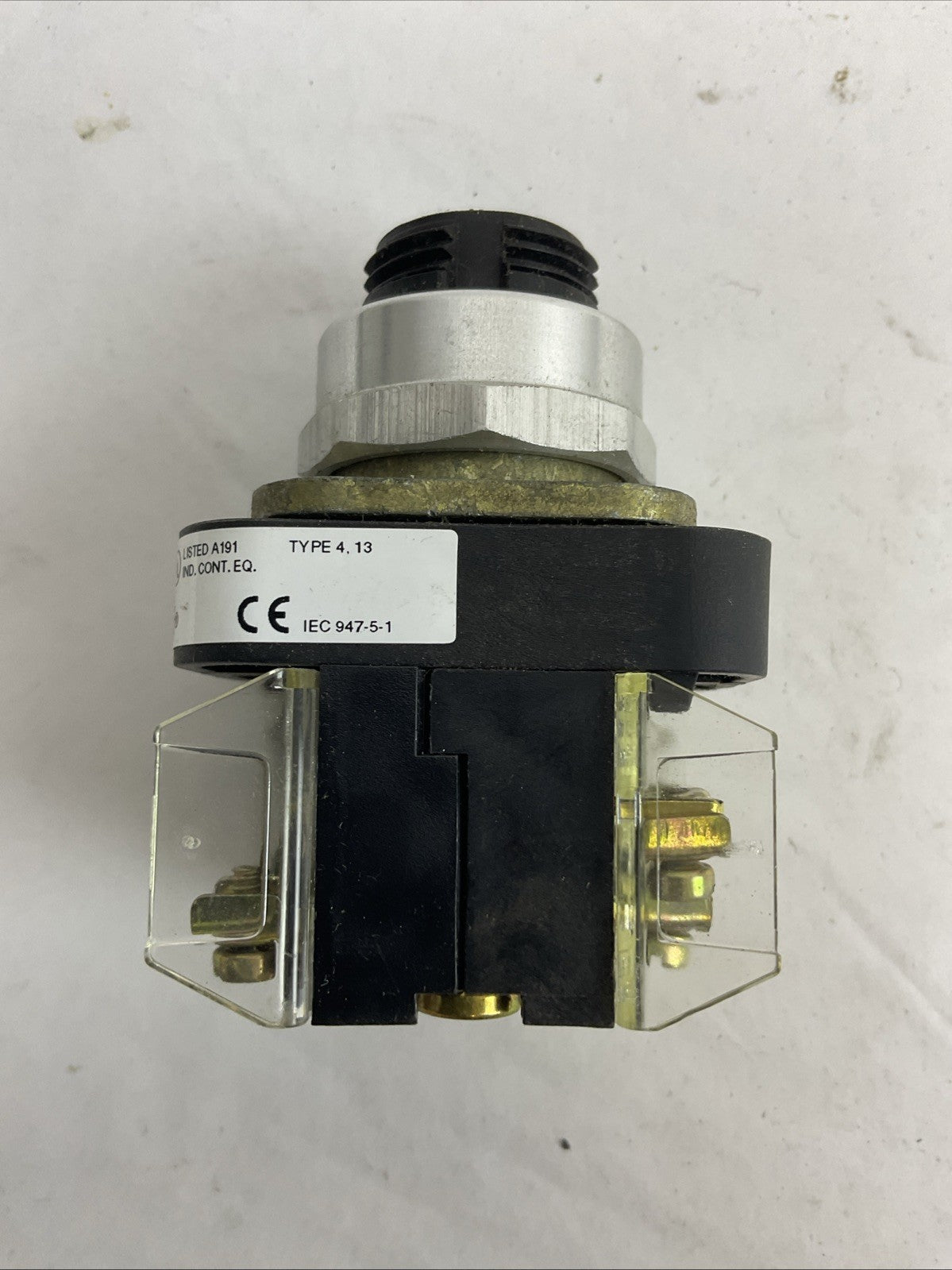 ALLEN BRADLEY 800T-QMH24A SER T ILLUMINATED PUSH BUTTON 24V NO LENS