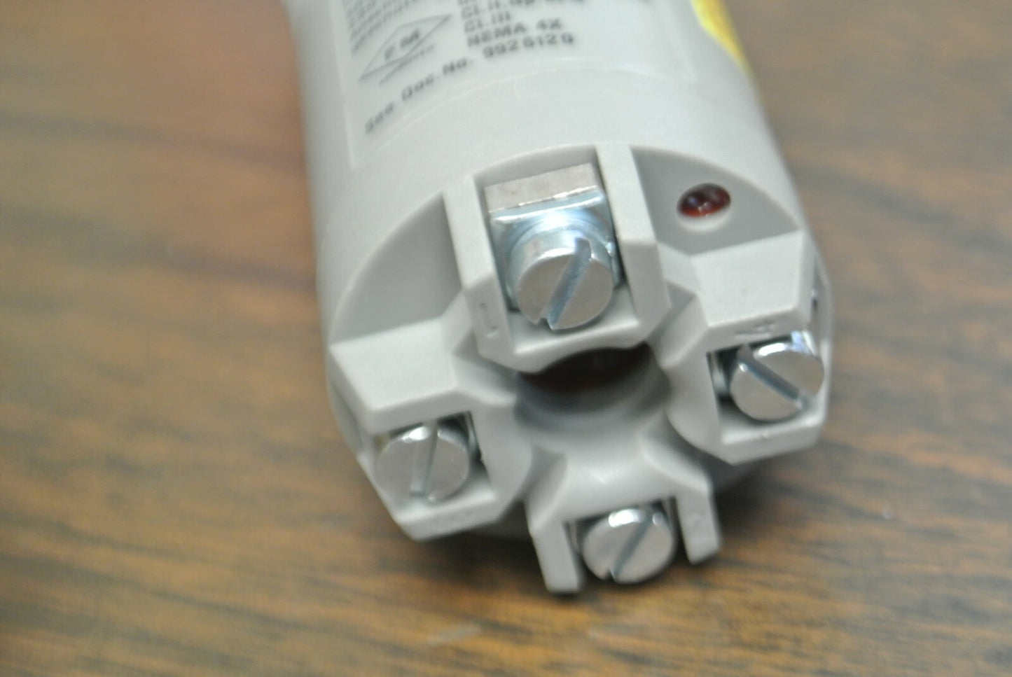 KILLARK 8003/40 PUSHBUTTON SWITCH / IEC 30.5 SERIES / 500V, 6A / NEW  SURPLUS