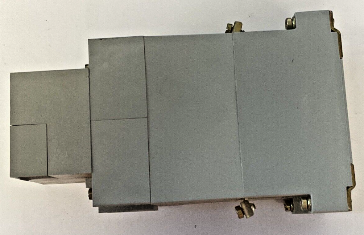 ALLEN BRADLEY 700-RTC33Z010U1 FIXED TIME RELAY 1SEC SER.A 120VAC/VDC