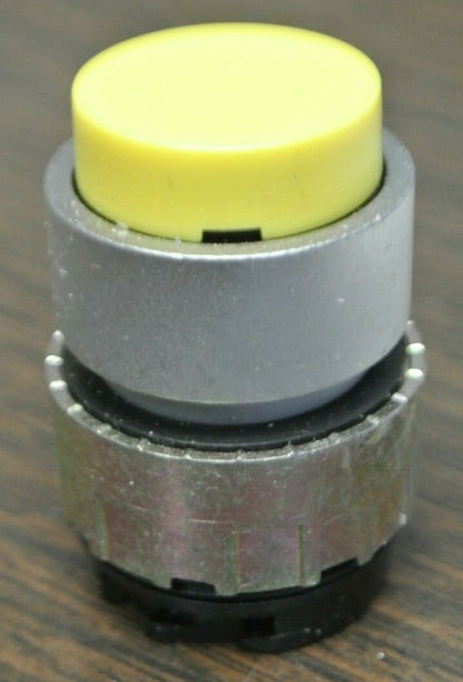 GENERAL ELECTRIC CR304ABF00AE OILTIGHT YELLOW PUSHBUTTON OPERATOR / NEW SURPLUS