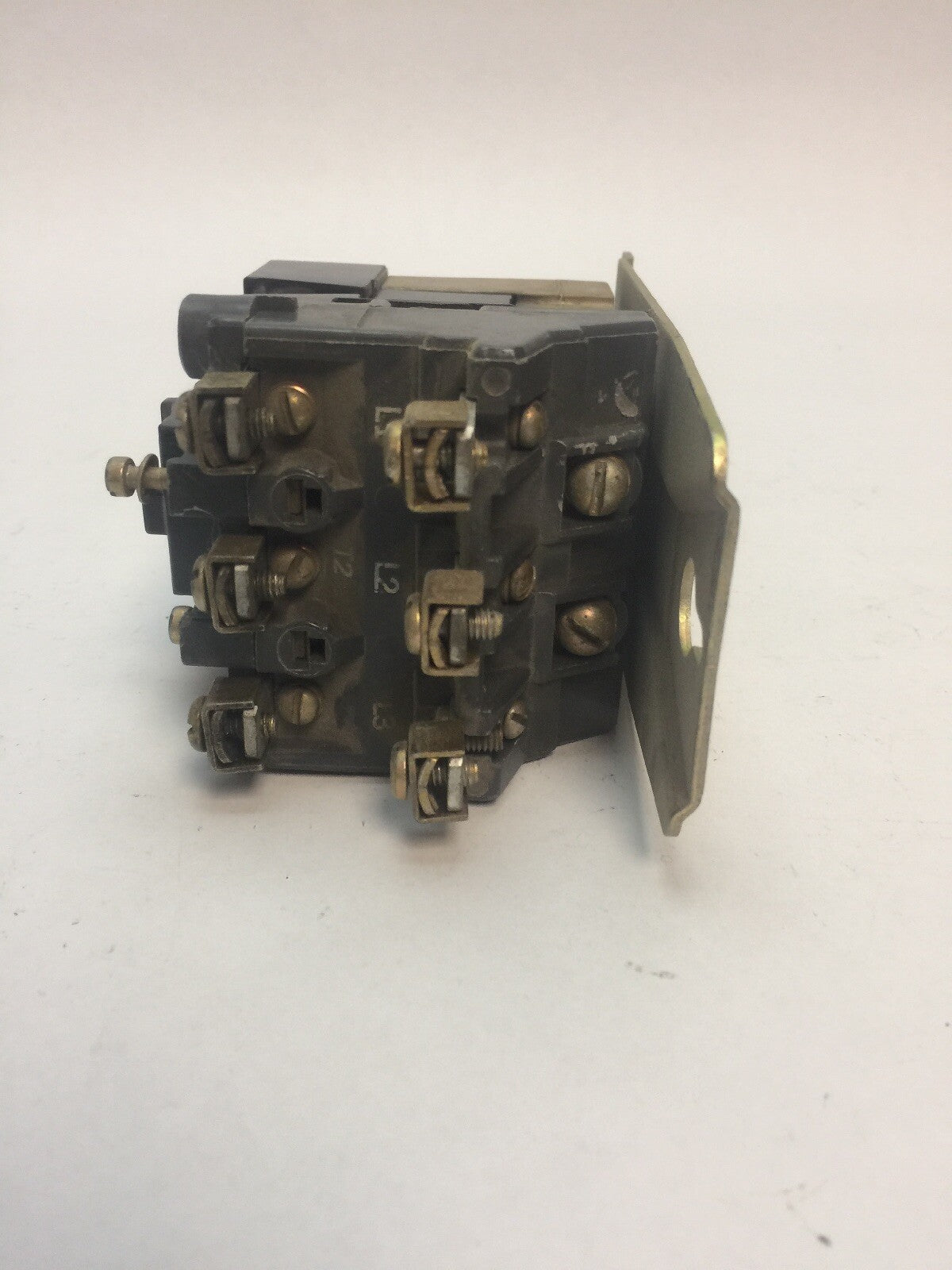 ALLEN BRADLEY X233635 CONTACTOR 600VAC 18AMP SER K SIZE 0 70A81 COIL 600V 60HZ