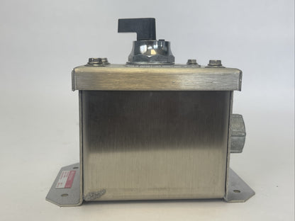 WESTINGHOUSE PB1EK1S4 START-STOP SWITCH ENCLOSED PUSHBUTTON STATION OIL-TITE