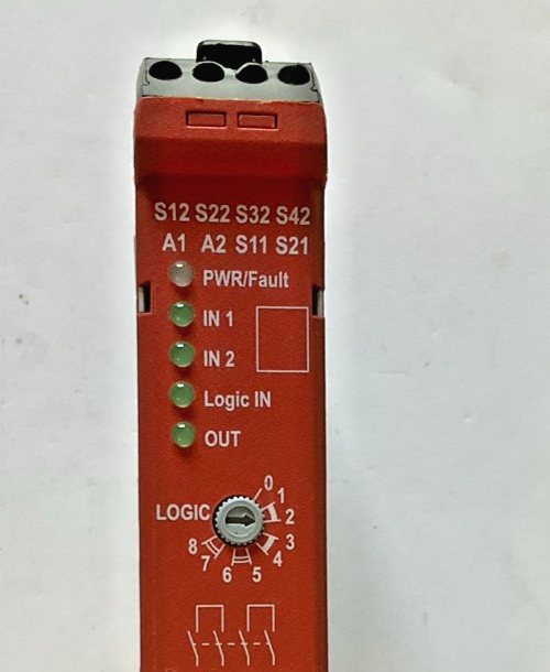 ALLEN BRADLEY 440R-D22R2 SAFETY RELAY SER.A FW 2.01 24VDC GSR DI