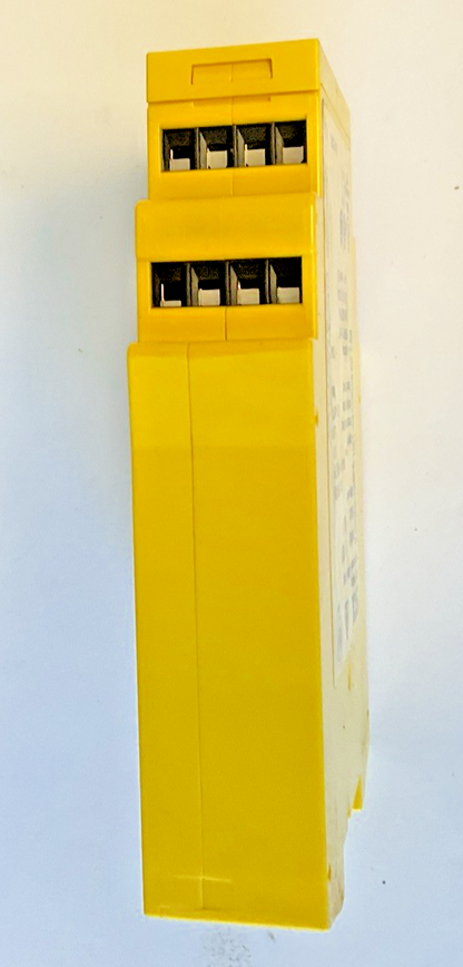 SICK UE10-30S2D0 SAFETY EXTENSION RELAY 24VDC 1.2W