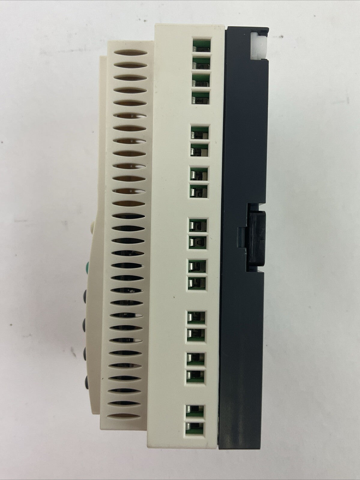 SCHNEIDER ELECTRIC ZELIO SR3 B261BD SMART RELAY 24VDC OUTPUT RELAY 24VDC 240VAC
