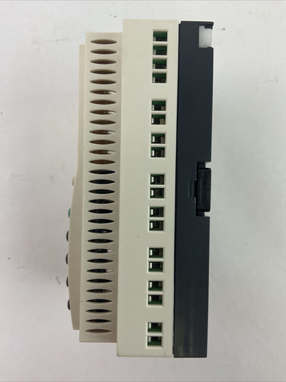 SCHNEIDER ELECTRIC ZELIO SR3 B261BD SMART RELAY 24VDC OUTPUT RELAY 24VDC 240VAC