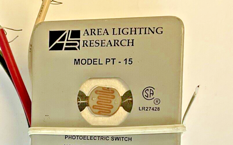 AREA LIGHTING RESEARCH MODEL PT-15 PHOTOELECTRIC SWITCH 120VAC 50/60HZ