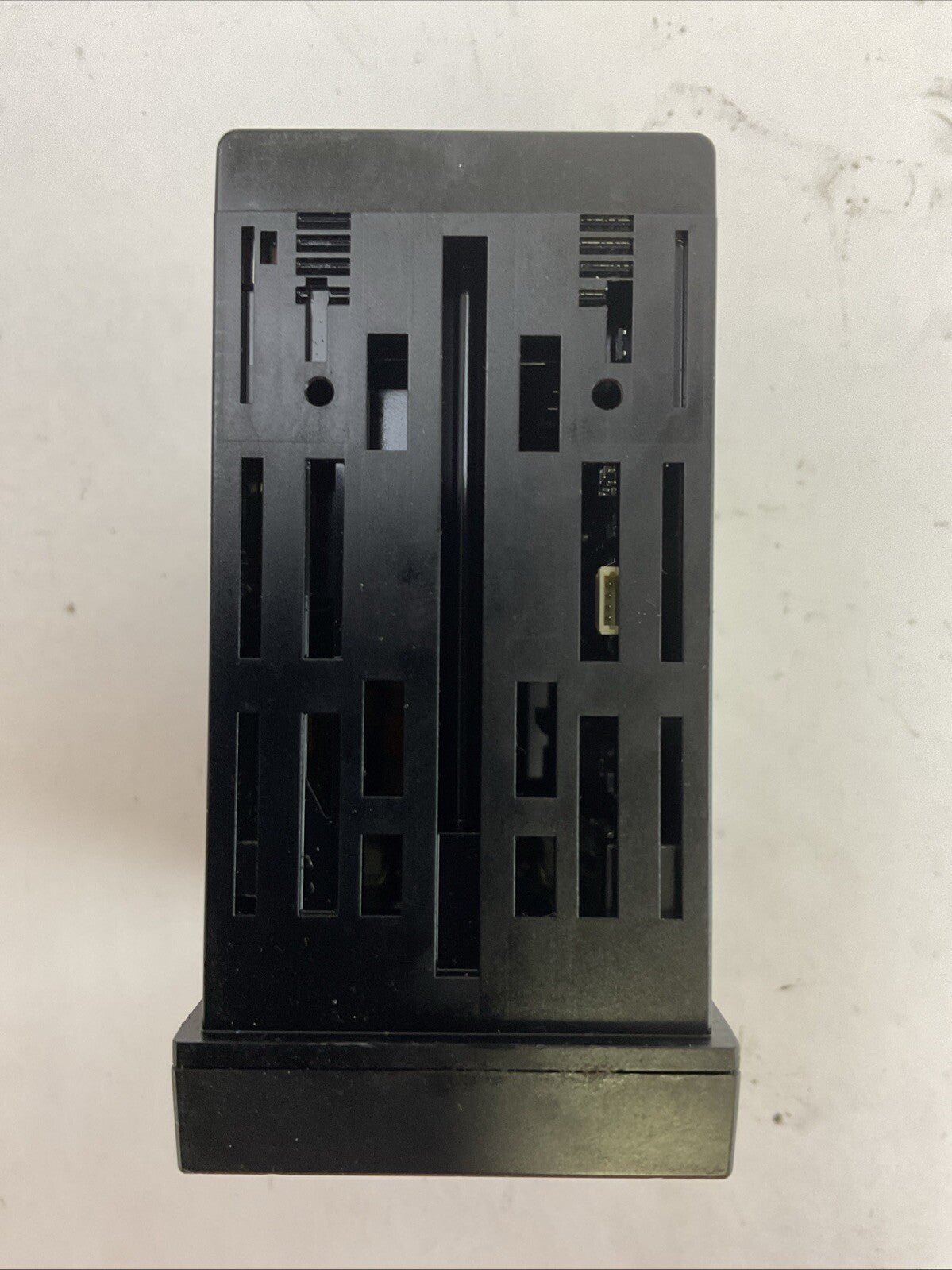 OMRON E5EN-R3MTC-500 TEMPERATURE CONTROLLER 100-240VAC 50/60HZ 9VA