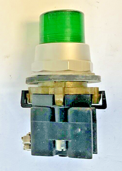 CUTLER HAMMER HT8 GREEN PUSH BUTTON 250V