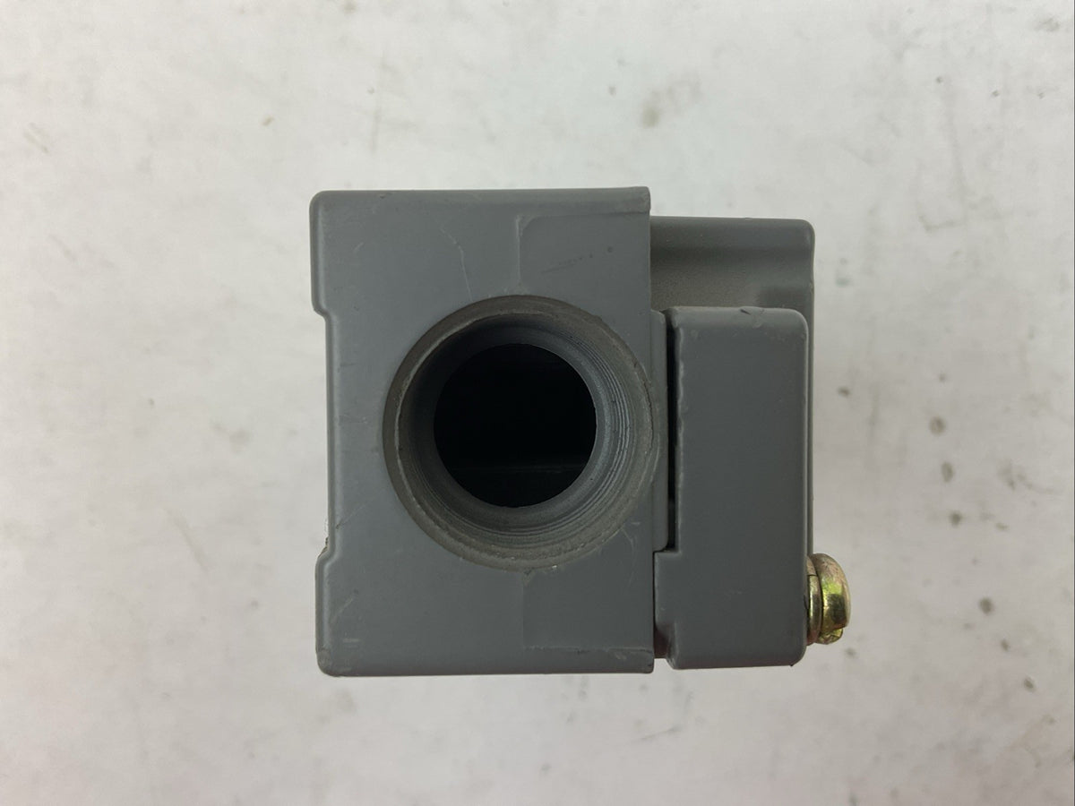 CUTLER HAMMER E50SB SWITCH BODY SERIES A2 E50RB RECEPTACLE SERIES A1