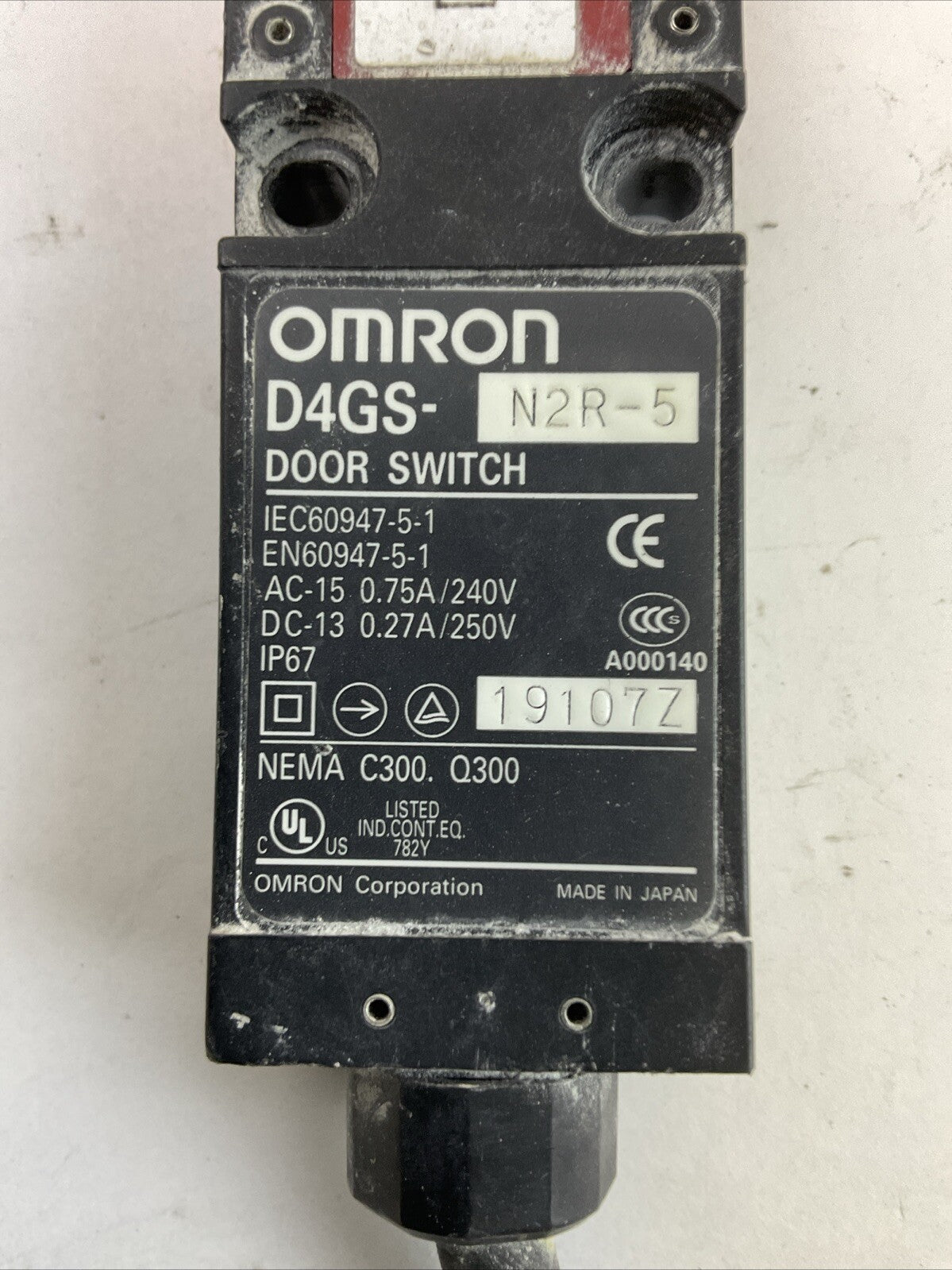 OMRON D4GS-N2R-5 DOOR SWITCH