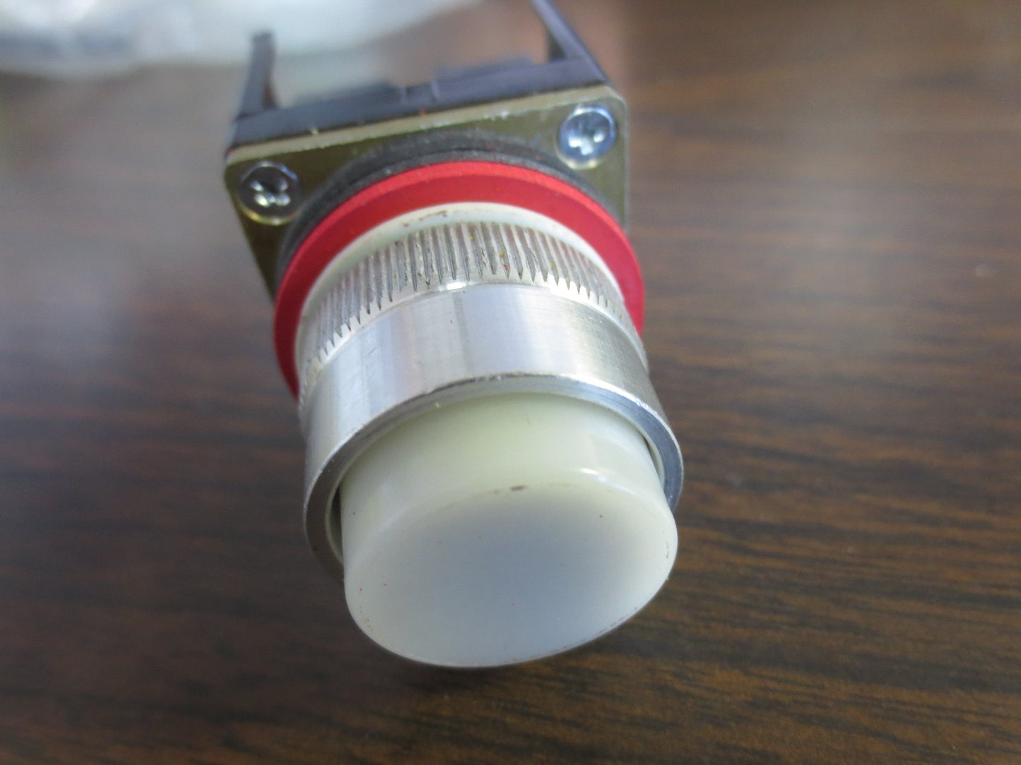 ALLEN-BRADLEY 800MR-Q24W ROUND PILOT LIGHT, 24V, WHITE CAP, NEW SURPLUS - Ser. D