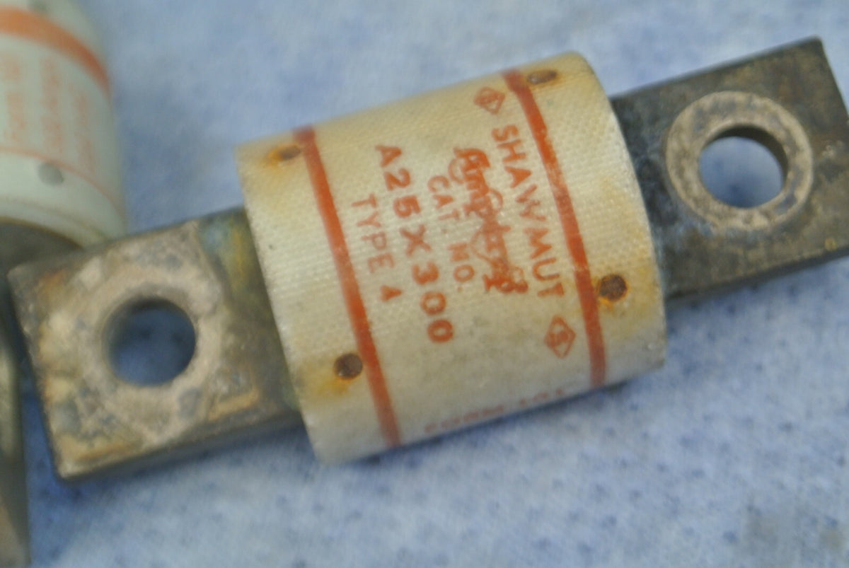 FERRAZ-SHAWMUT A25X300 AMP-TRAP® SEMICONDUCTOR FUSE / 300A / 250V